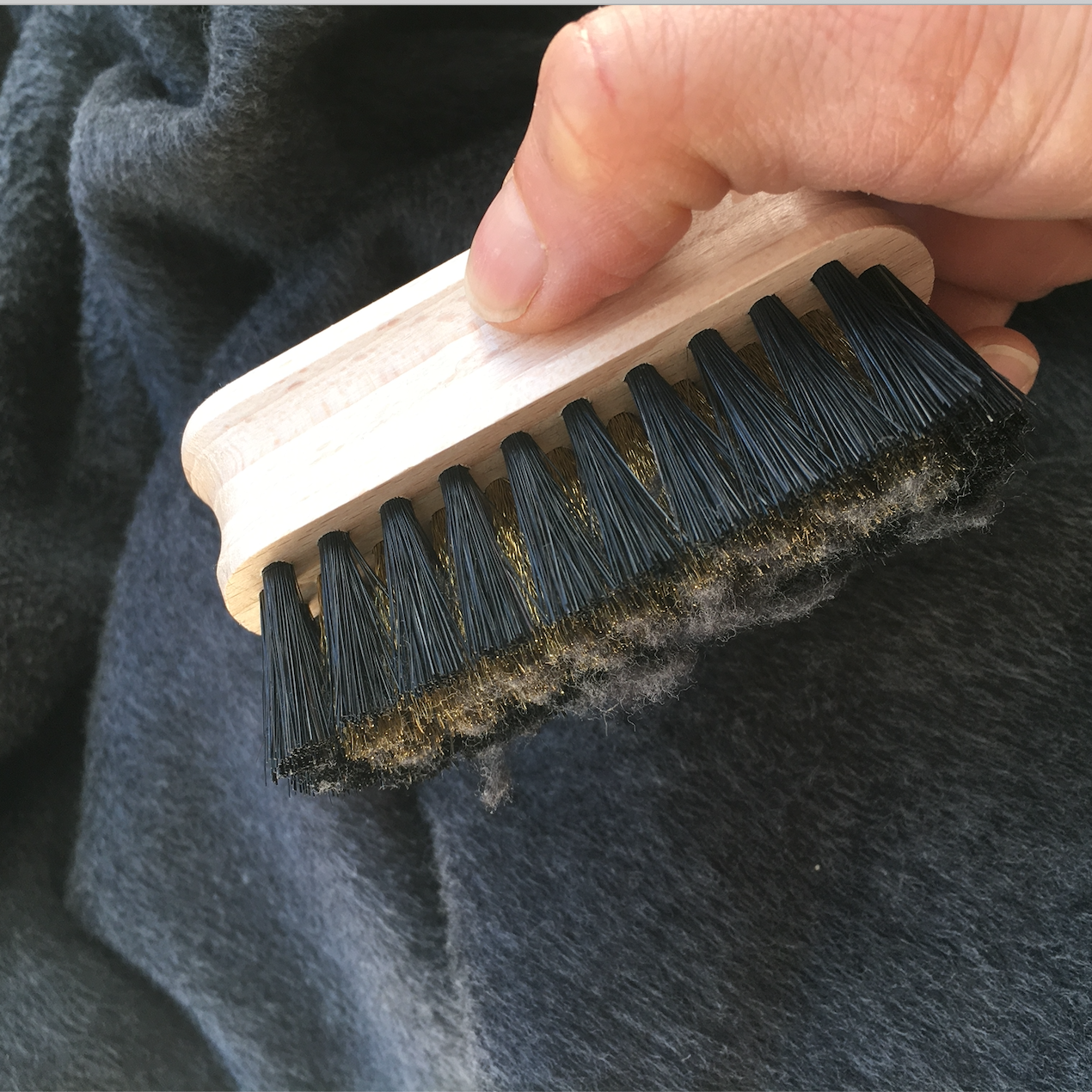 Pflegebürste für Kuschel Schals