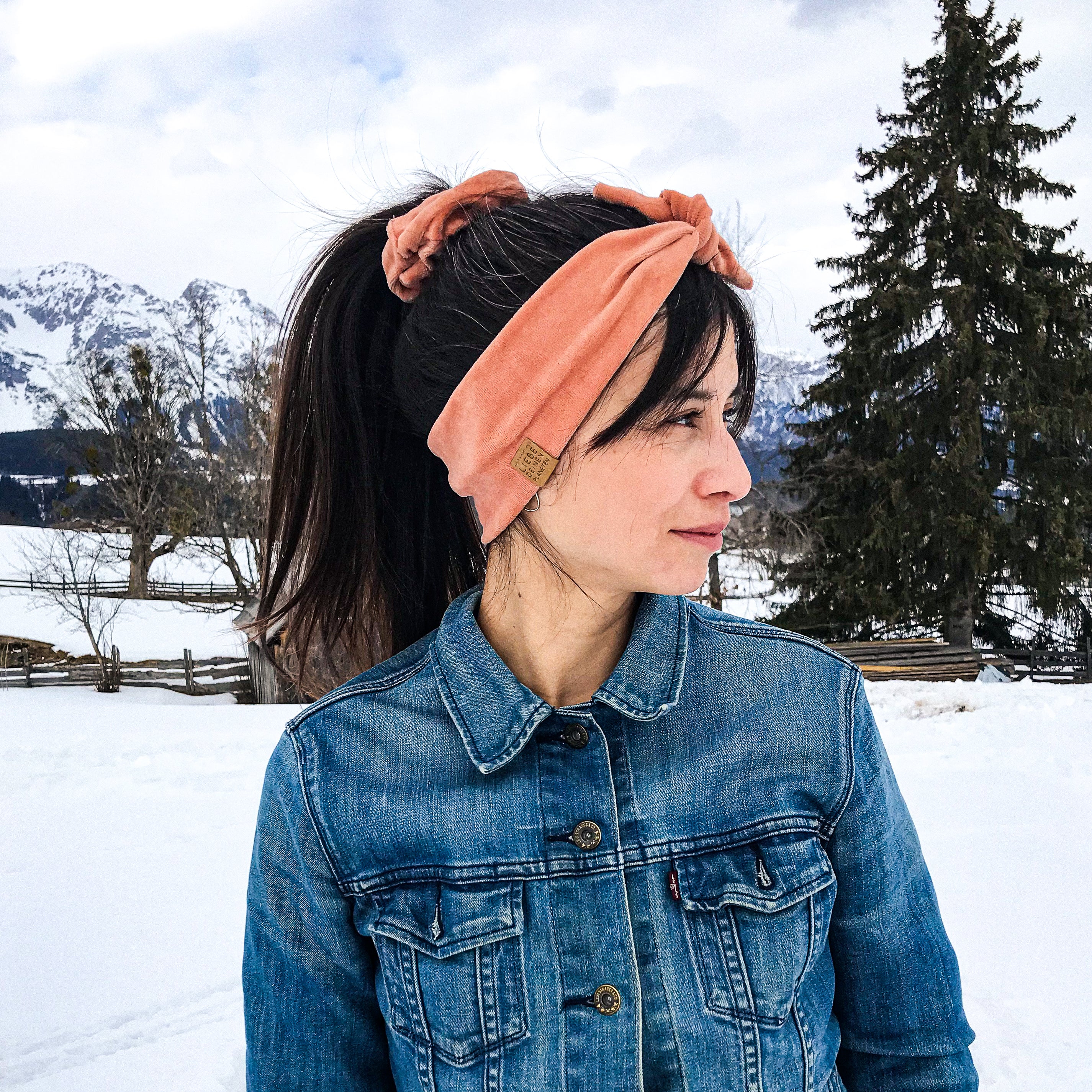 Kurzes Samtband Bardot