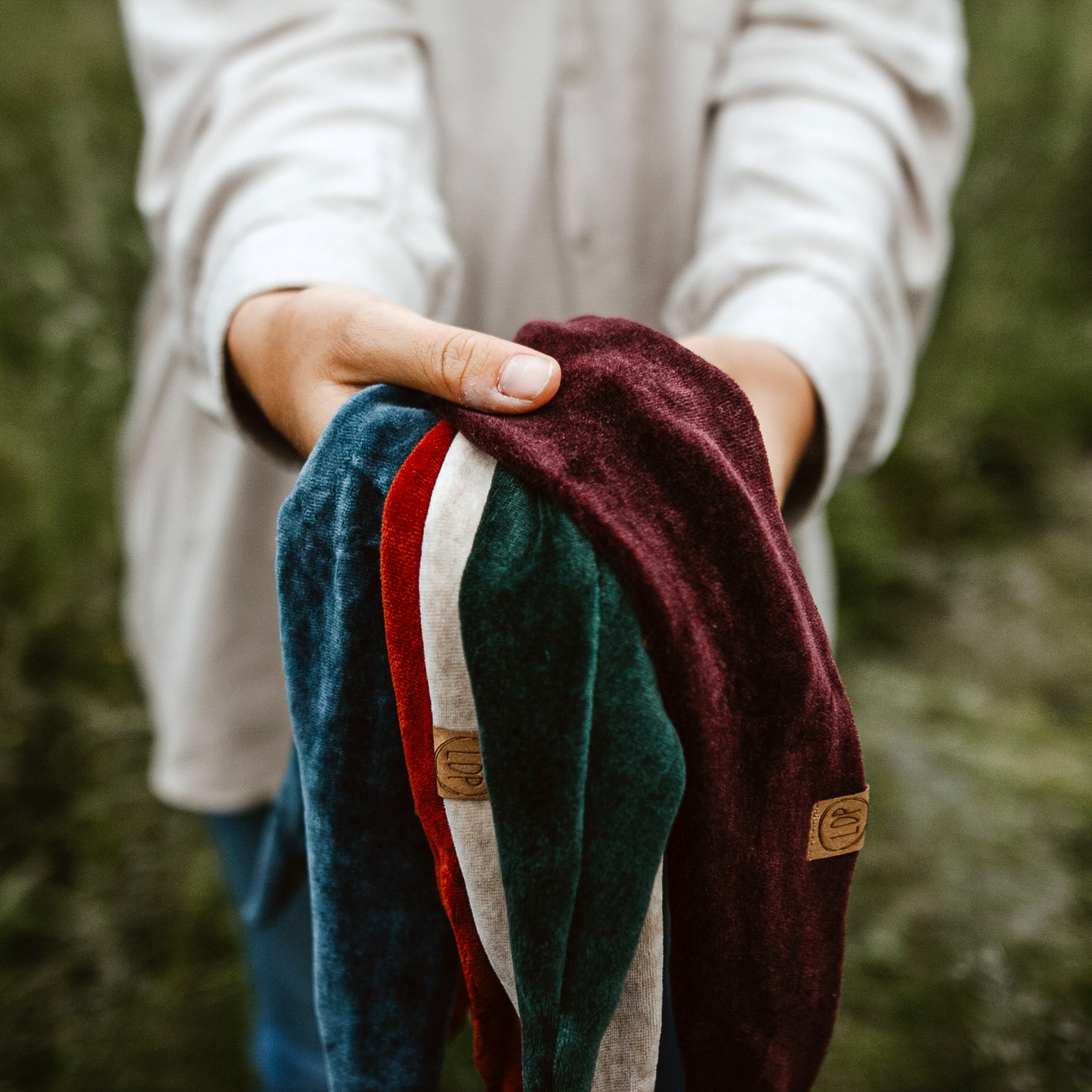 Kurzes Samtband Bardot