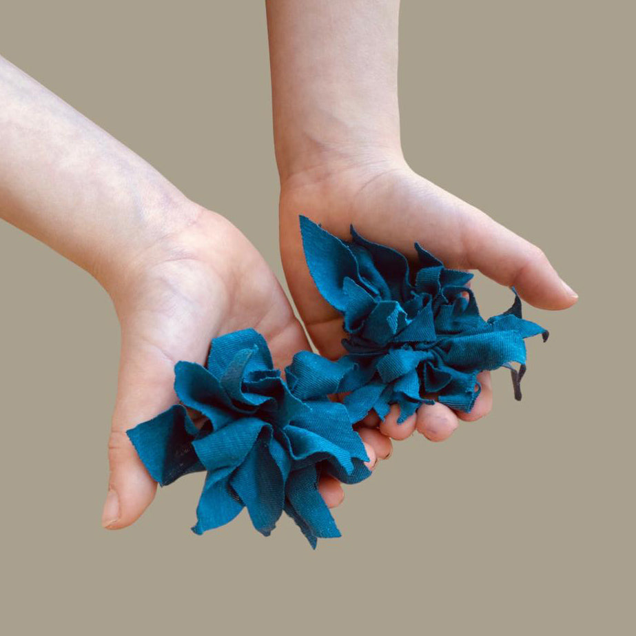 Freebee DIY Blumen aus Stoffresten