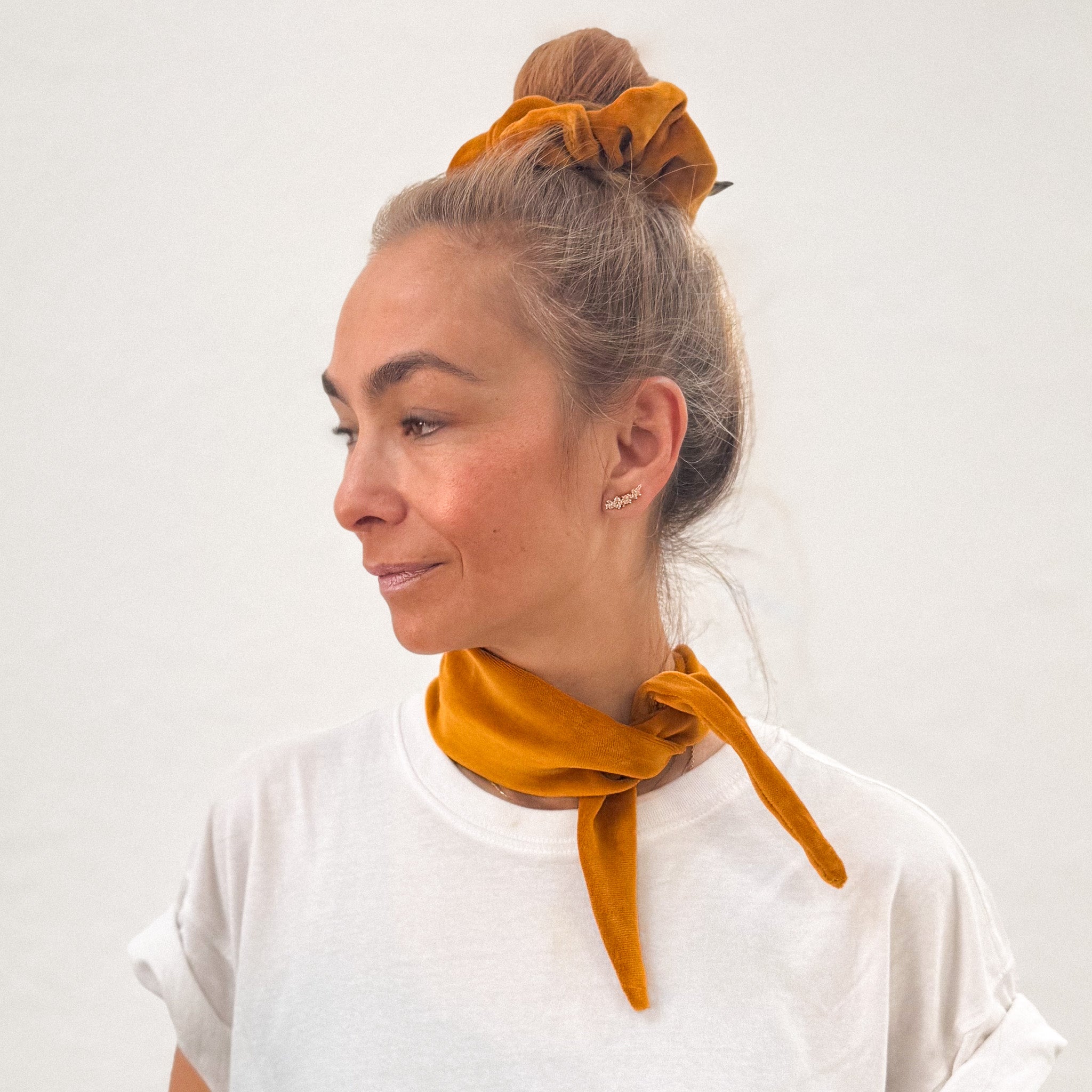 Kurzes Samtband Bardot